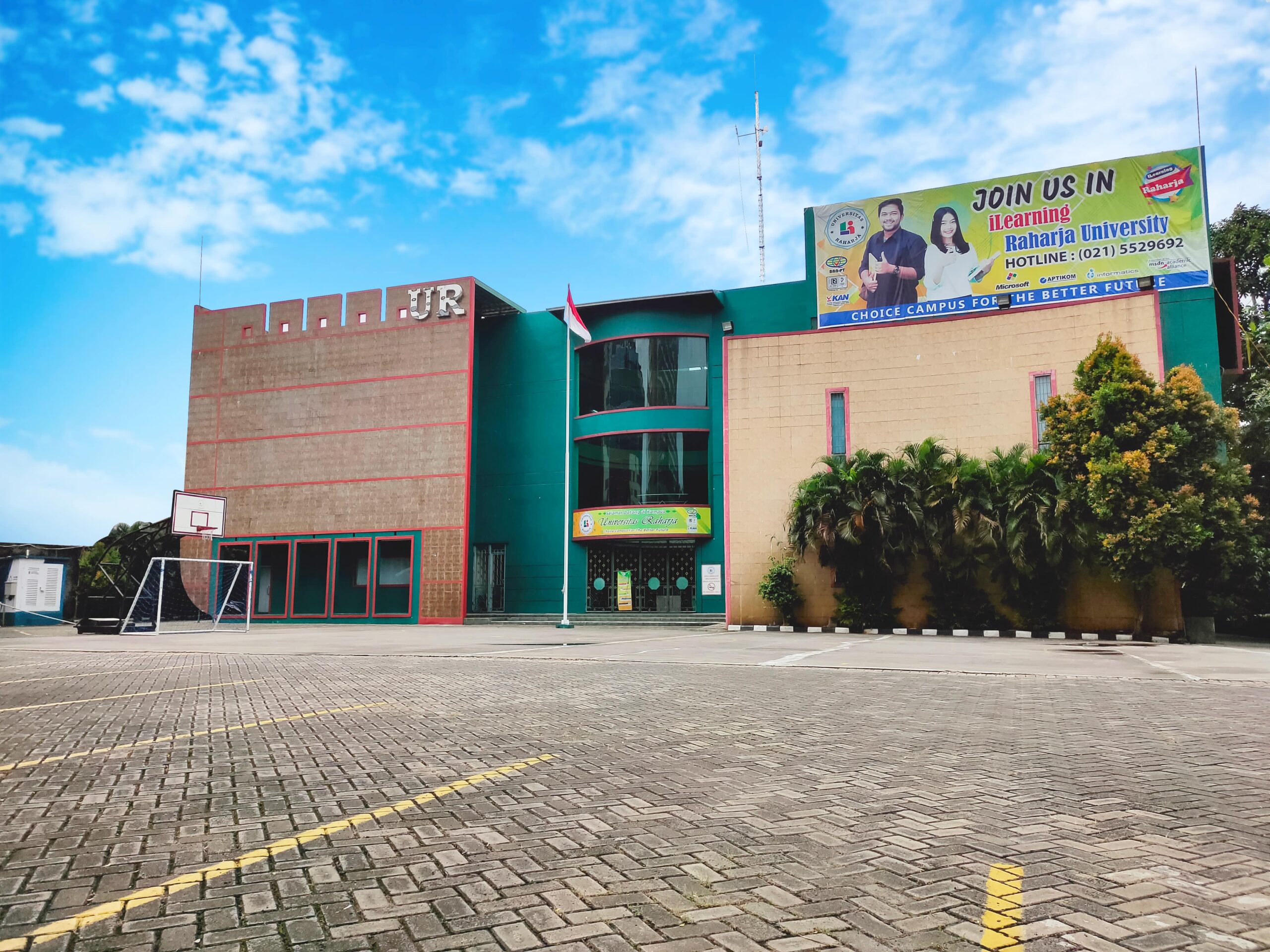 Gedung Universitas Raharja