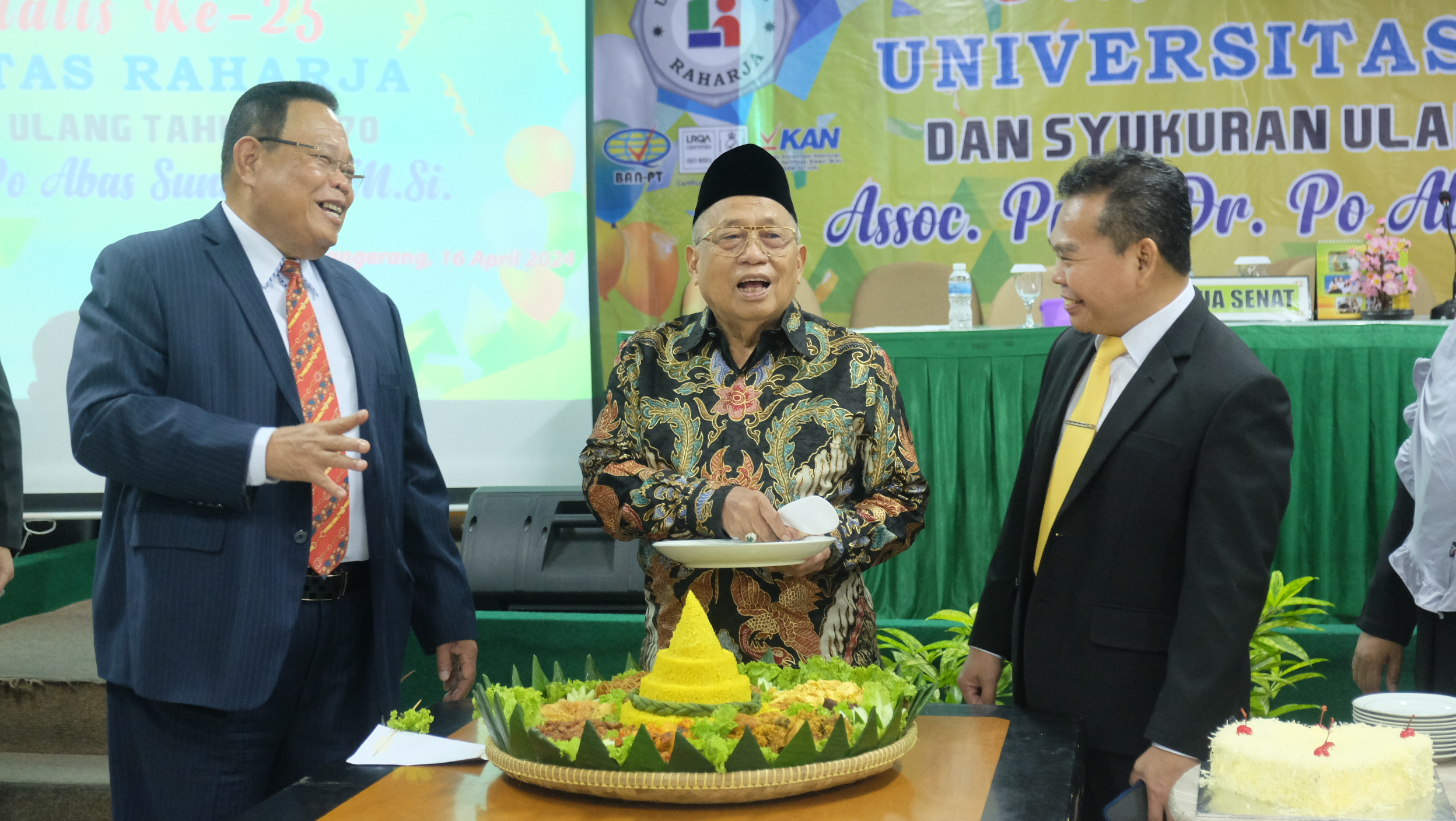 Tumpengan Dies Natalis Universitas Raharja